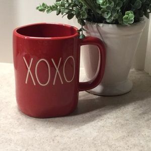 Rae Dunn XOXO red mug